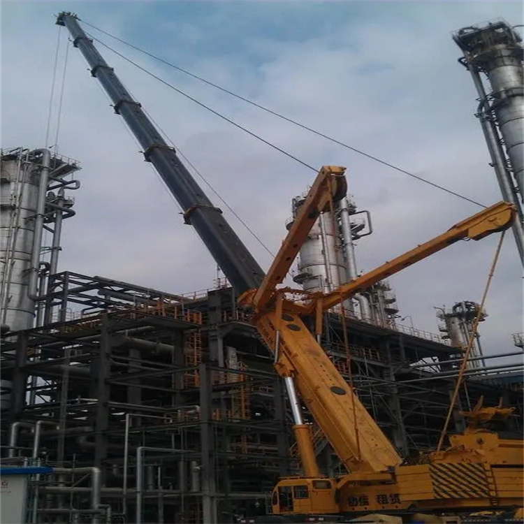 总口管理区吊板房的吊车